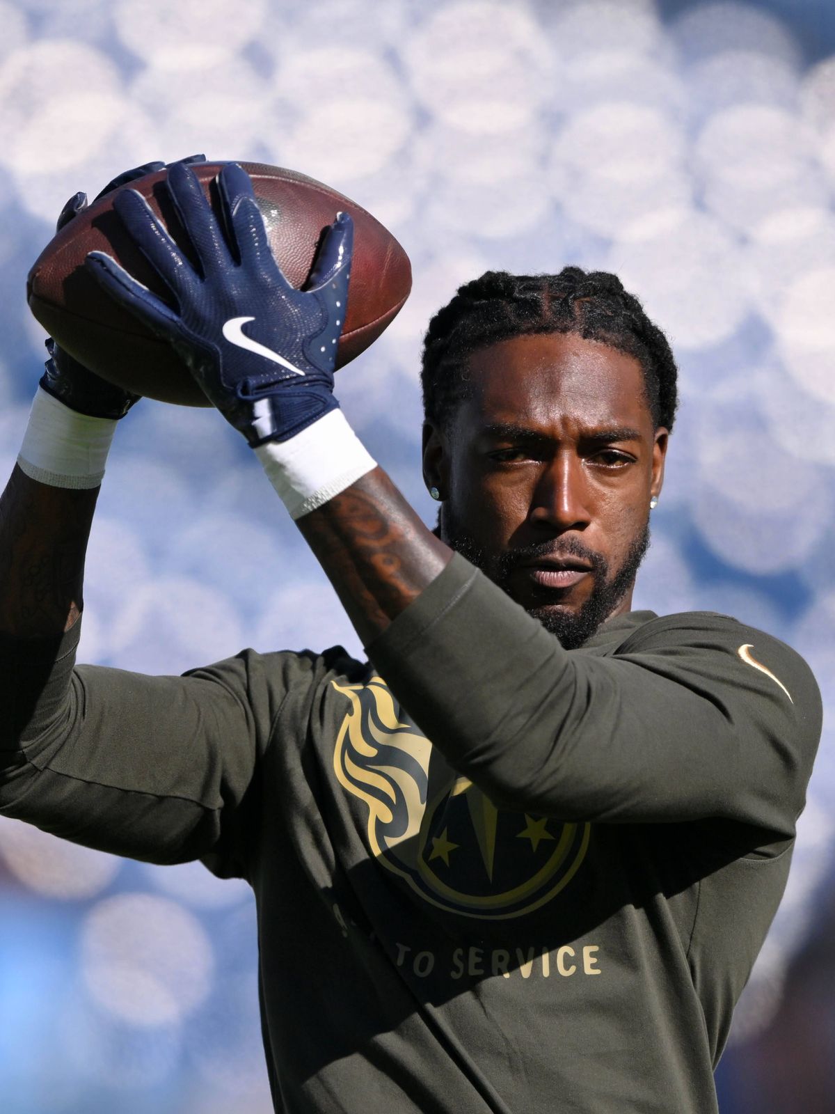 NFL, American Football Herren, USA Houston Texans at Tennessee Titans Nov 16, 2025; Nashville, Tennessee, USA; Tennessee Titans wide receiver Calvin Ridley (0) warms up before the game between the ...