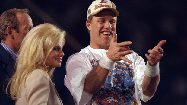 
                <strong>John Elway (Denver Broncos)</strong><br>
                John Elway (Super Bowl XXXIII): Einer von Mannings Vorgängern in Denver. Mit dem Gewinn von Super Bowl XXXII feiert die Quarterback-Legende endlich seinen Triumph. Im Jahr darauf wiederholt er mit den Broncos das Kunststück. Danach ist Schluss. Im Alter von 38 Jahren.
              