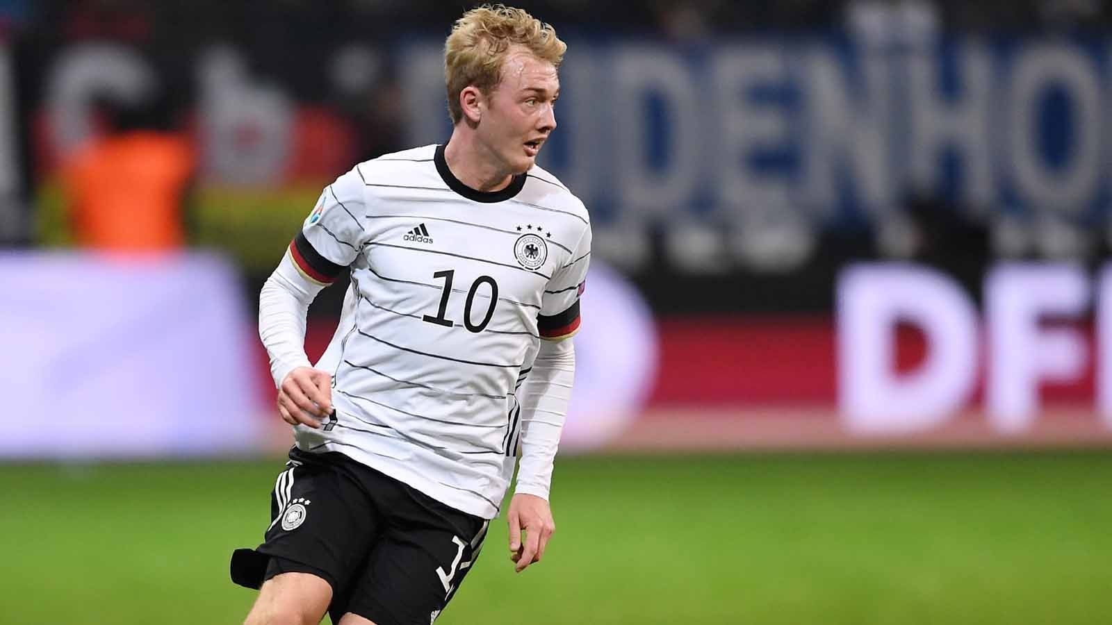 
                <strong>Julian Brandt</strong><br>
                Julian Brandt kommt in der Halbzeit für Leroy Sane in die Partie, trifft selbstbewusst auf und will Verantwortung übernehmen, agiert in der Vorwärtsbewegung allerdings zu ungenau. Sein einziger Torschuss in der 66. Minute ist ungefährlich. ran-Note: 5
              