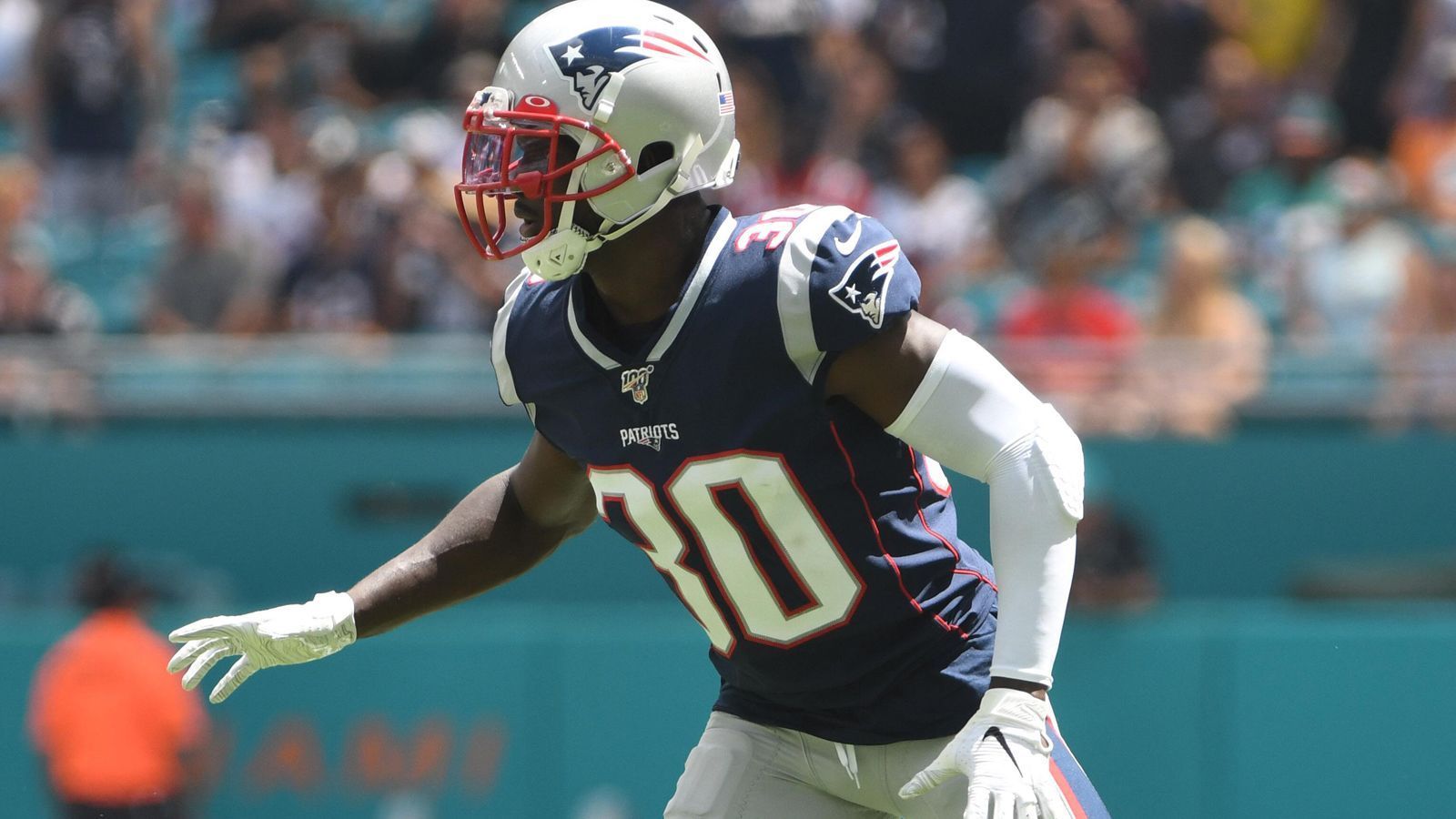 
                <strong>Jason McCourty</strong><br>
                Der Zwillingsbruder von Devin hat sich in seinem zweiten Jahr bei den Patriots als Starter in der Secondary etabliert. Zuletzt fing er seine erste Interception, dazu kommt er auf 28 Tackles. Gehört in seiner aktuellen Form zu den besten Cornerbacks der Liga.
              