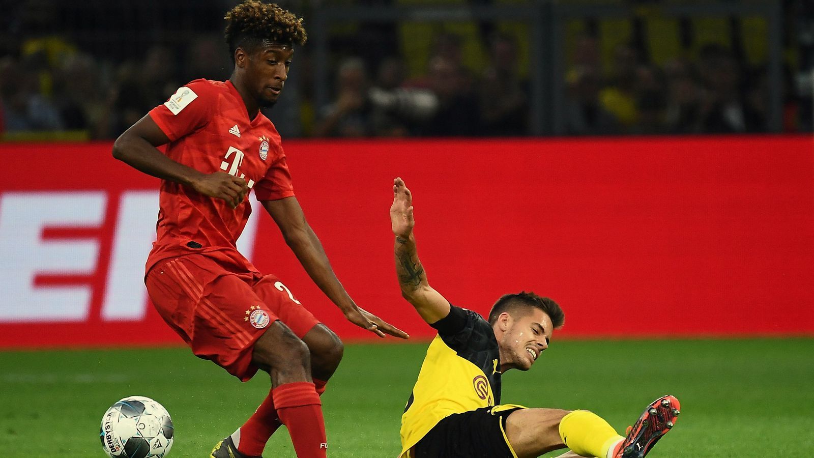 
                <strong>Kingsley Coman</strong><br>
                Der Franzose hat in der 23. Minute die erste große Chance der Bayern, scheitert aber an Toprak und Bürki. Generell ist er auf Links in der ersten Hälfte der Auffälligste in der Bayern-Offensive - sorgt für deutlich mehr Gefahr als Müller auf Rechts. Auch in der zweiten Hälfte schnuppert Coman an einem Tor, doch sein Kopfball kommt genau auf Hitz. Später wechselt Coman auf die rechte Seite und malträtiert dort nach Piszczek auch Nico Schulz. ran-Note: 2
              