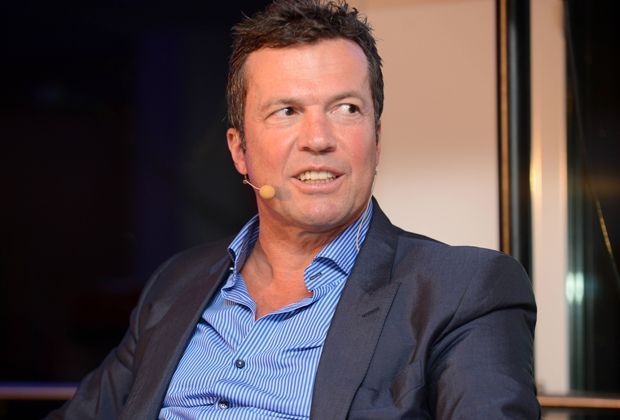 
                <strong>Lothar Matthäus</strong><br>
                Weltmeister, Europameister und Rekordnationalspieler: Lothar Matthäus führt die deutsche Mannschaft im "ran Jahrhundertspiel" auf den Platz. ran.de zeigt Euch, wer am Sonntag gegen Spanien sonst noch mit von der Partie ist (ab 17:45 Uhr live bei kabeleins und auf ran.de).
              