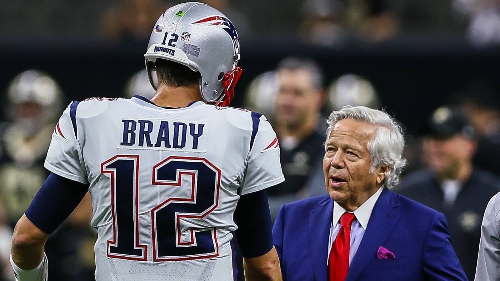 
                <strong>Brady darüber, was er Besitzer Robert Kraft persönlich sagte</strong><br>
                "Ich möchte nur sagen, wie sehr ich Sie liebe und schätze, was wir zusammen erreicht haben. Vielen Dank für das, was Sie meiner Familie und meiner Karriere zur Verfügung gestellt haben."
              