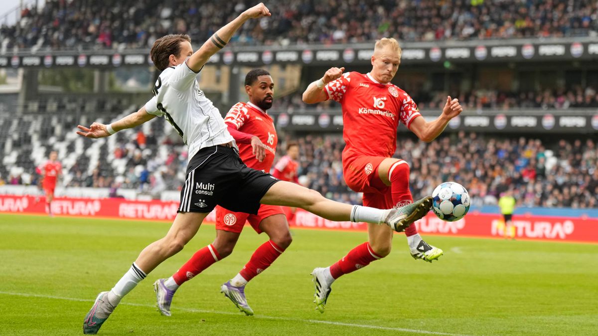 Conference League - play-off 2025 2026: Rosenborg - Mainz. Trondheim 20250821. Conference League - play-off in football between Rosenborg and Mainz at Lerkendal stadium. Photo: Ole Martin Wold NTB ...