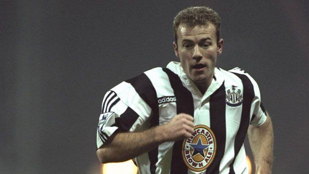 
                <strong>1996/97 Alan Shearer (21 Mio)</strong><br>
                Der Rekord hielt nur ein paar Tage, denn kurz darauf zahlte Newcastle United 21 Mio Euro für den englischen Stürmer Alan Shearer an die Blackburn Rovers. Und so ging der Ablöse-Wahnsinn weiter...
              