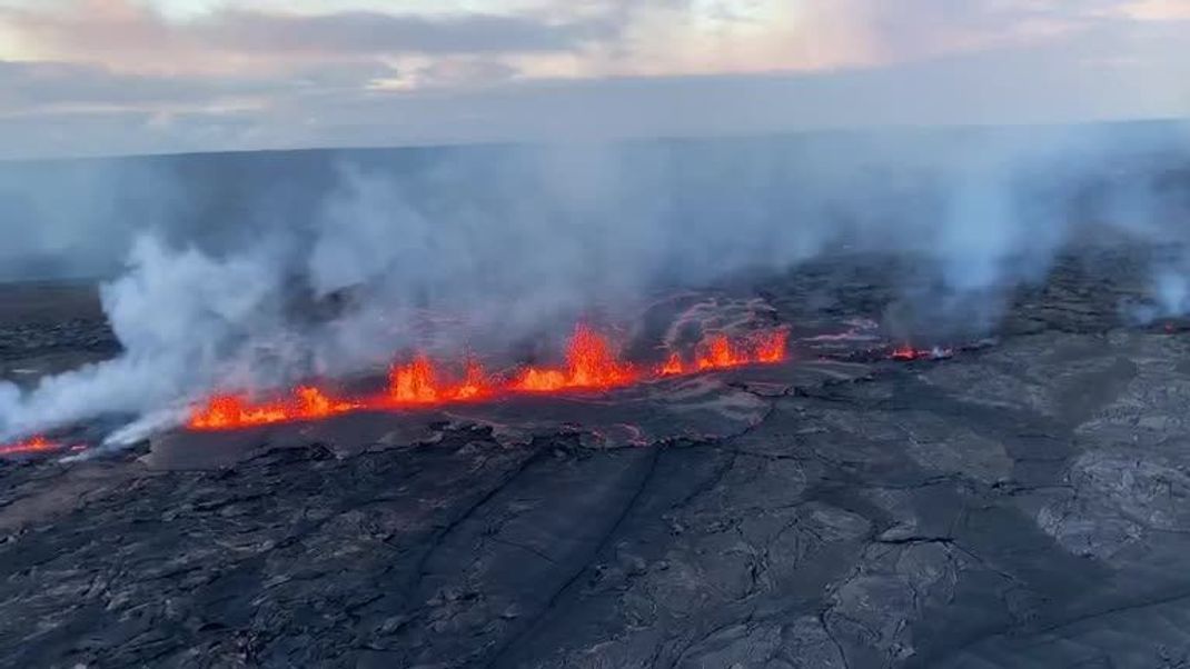 Der Vulkan Kilauea auf Hawaii spukt wieder Lava.