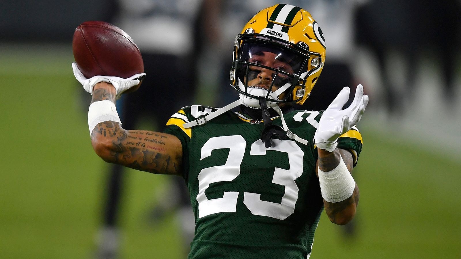 
                <strong>Jaire Alexander (Cornerback - Green Bay Packers)</strong><br>
                Die Tampa Bay Buccaneers werden mit Mike Evans, Chris Godwin, Antonio Brown, Rob Gronkowski, Cameron Brate und Co. mit einem brandgefährlichen Receiving-Corps nach Green Bay reisen. Umso besser für die Packers, dass sie mit Jaire Alexander einen der besten Cornerbacks der Liga haben. Der 23-Jährige hat es gegen die Los Angeles Rams geschafft, insgesamt -3 Yards zuzulassen. Damit ist er der erste Spieler seit 2006, der in den Playoffs eine negative Anzahl an gegnerischen Yards zugelassen hat. Mit den Bucs kommt nun wohl eine noch größere Herausforderung auf ihn zu.
              