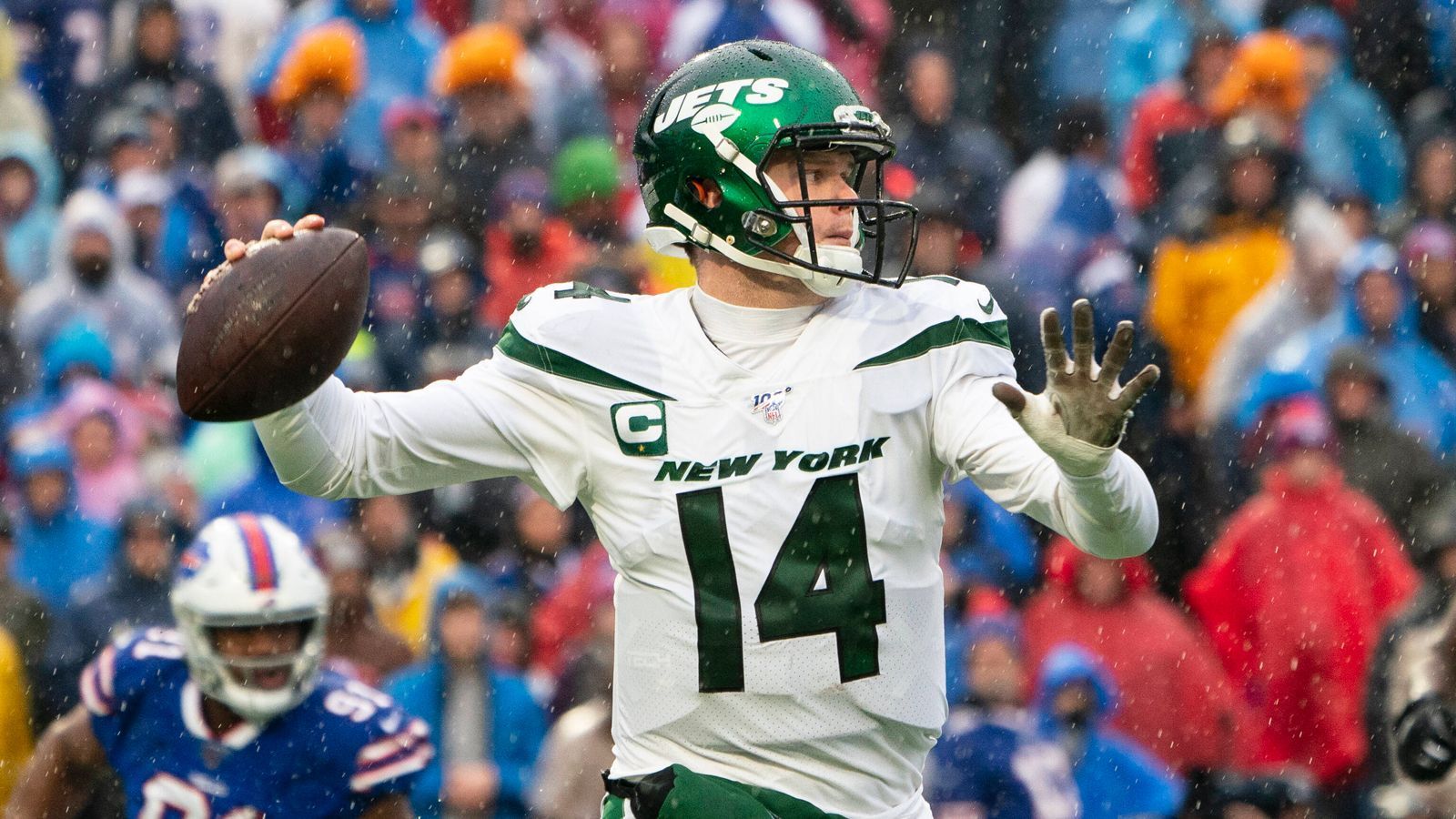 
                <strong>New York Jets at Buffalo Bills</strong><br>
                "Die erste große Überraschung", kündigt Stecker für das Spiel der Buffalo Bills gegen die New York Jets an. Er entschiedet sich für die Jets, die eigentlich der klare Underdog sind.
              