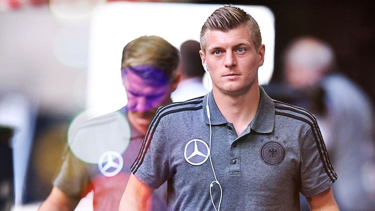 Toni Kroos, Kopfhörer, 940