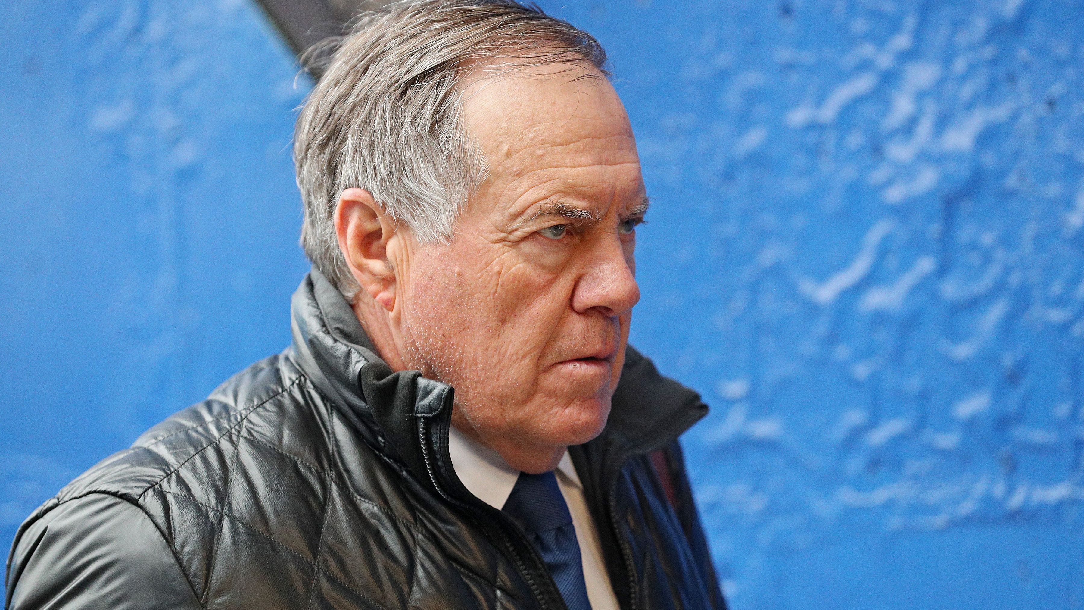 Und auch Trainer sind vor den Geldstrafen der Liga nicht sicher. Bill Belichick kann davon ein Lied singen. Als die Spygate-Affäre 2007 öffentlich wurde, bekam nicht nur die Franchise eine fette Geldstrafe, auch ihr Trainer musste individuell tief in die Taschen greifen. <strong>500.000 US-Dollar Strafe</strong> waren das Resultat von illegalen Videoaufnahmen der Patriots-Gegner. Und einen Erstrundenpick musste die Franchise auch noch abgeben.