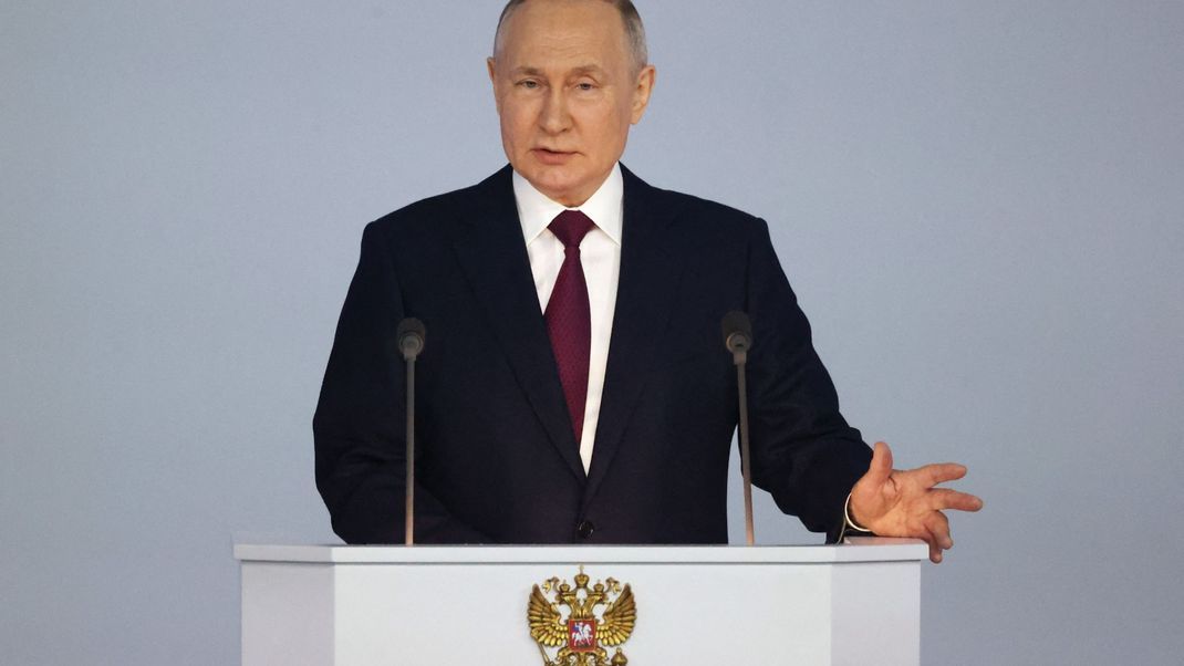 Putin gibt in seiner Rede zur Lage der Nation dem Westen die Schuld am Ukraine-Krieg.
