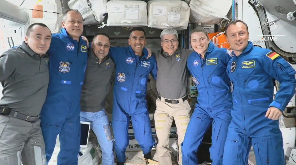 Gruppenfoto der ISS-Astronauten: Die Ankunft einer neuen Crew ist eine willkomene Abwechslung für die Crew, die dort bereits stationiert ist.  