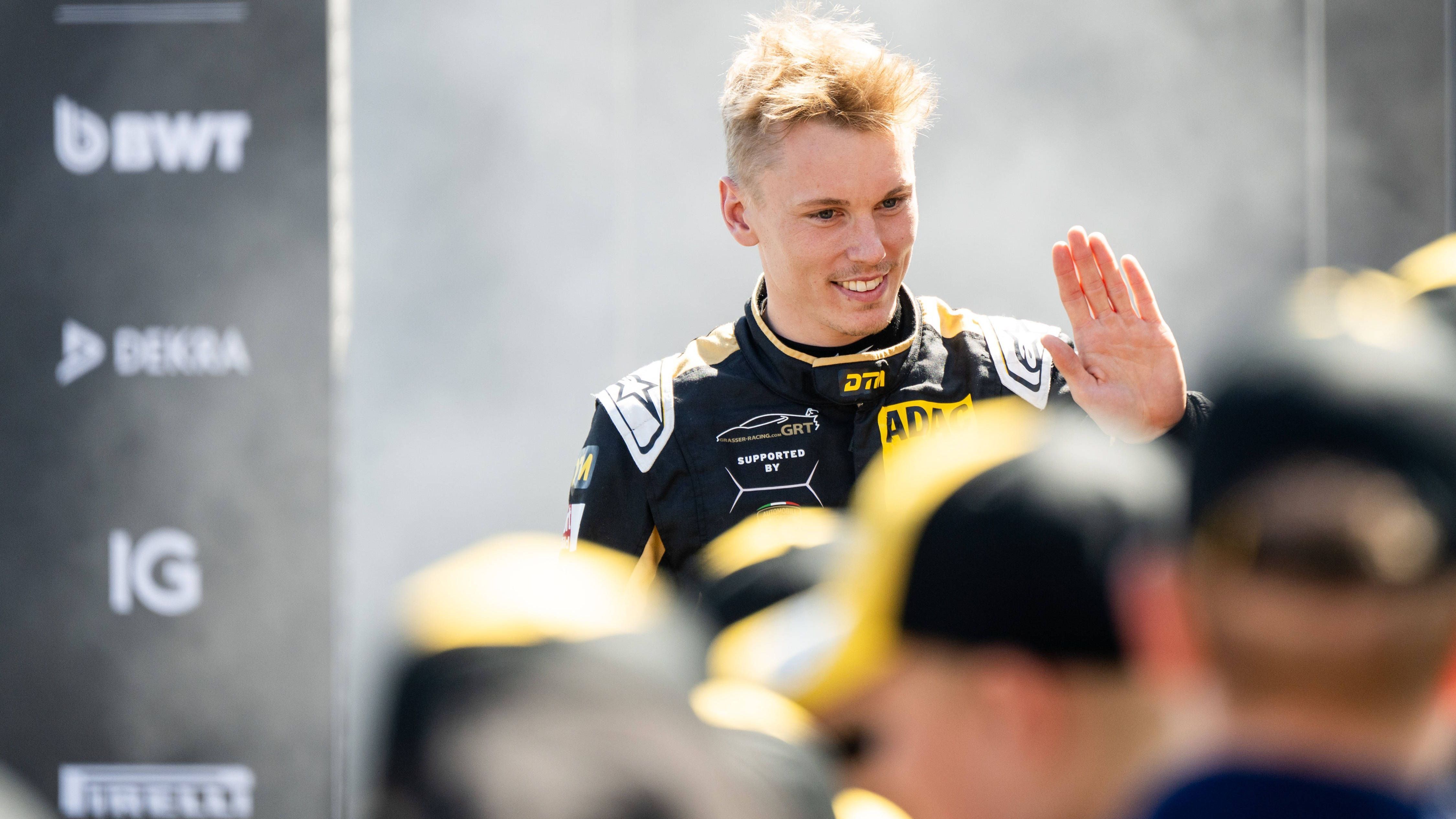 <strong>Platz 9: Luca Engstler (Grasser Racing Team - Lamborghini)</strong><br>Engstler ist immer mit einem verschmitzten Lächeln im Paddock anzutreffen. Und genauso frech wie mutig fährt der Grasser-Pilot. Im Duell mit Pepper unterlag er deutlich, doch auch durch die Vorsaison weiß er: die Saison ist kein Sprint, sondern ein Marathon. Und zwei Top Ten-Platzierungen können sich bei dem dicht gestaffelten Fahrerfeld sehen lassen.