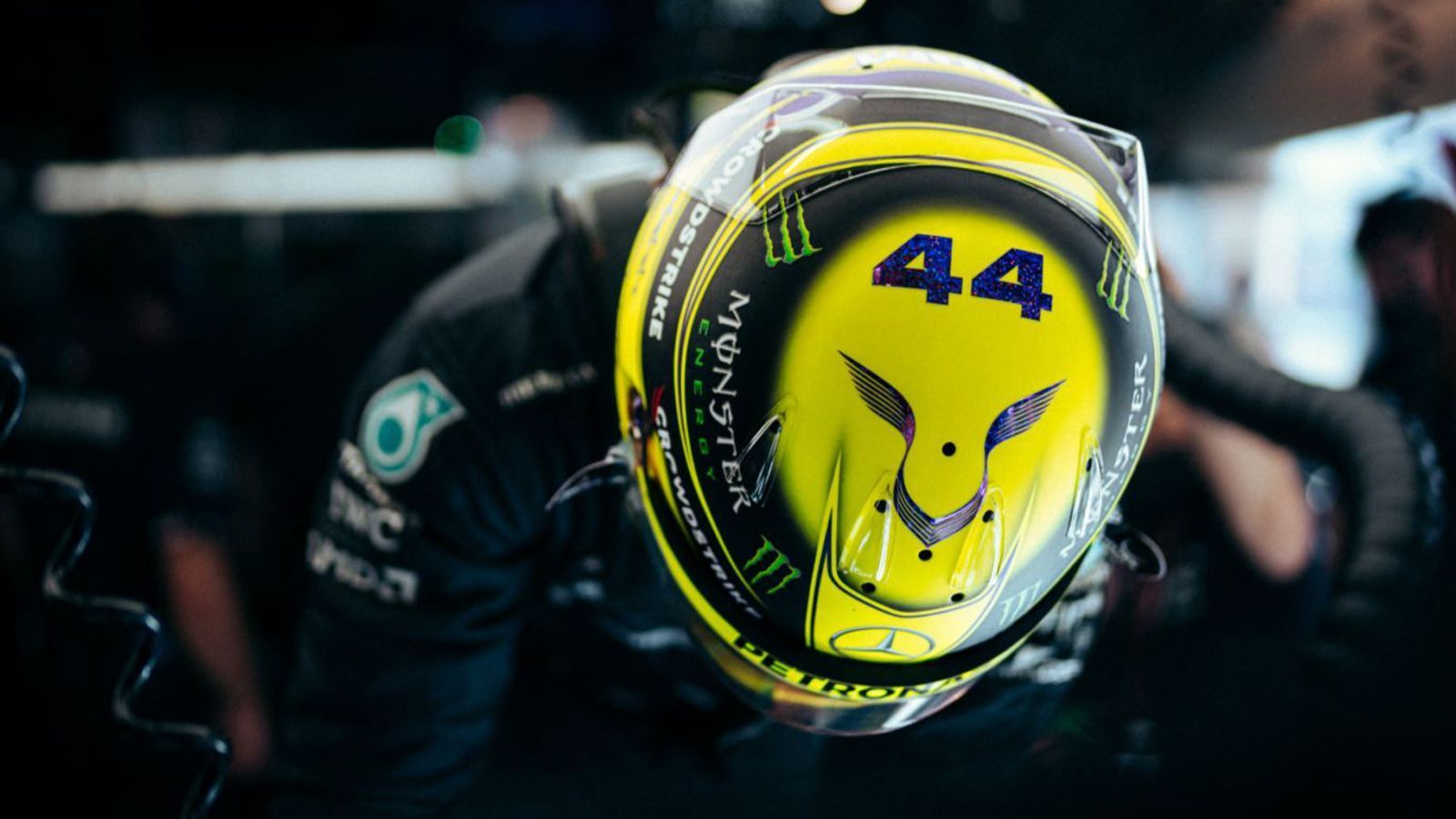 
                <strong>Lewis Hamilton</strong><br>
                &#x2022; Mercedes-AMG Petronas<br>&#x2022; 304 Formel-1-Rennen<br>&#x2022; 103 Siege<br>
              