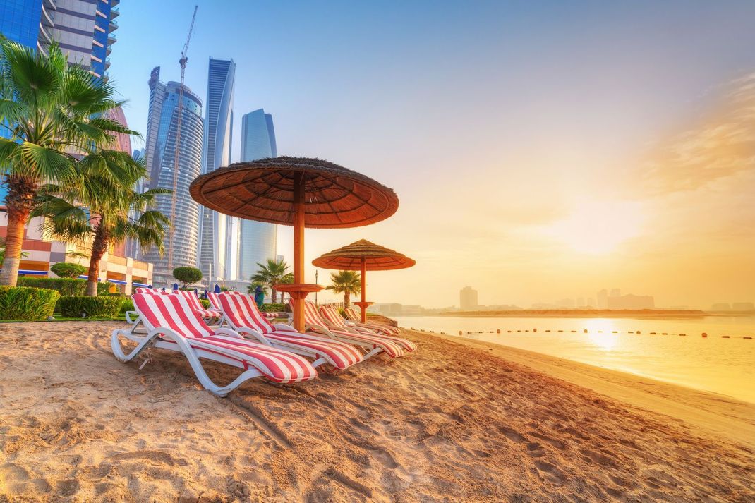 Lassen Sie sich in Dubai am Strand – und auch überall sonst – lieber nicht beim Austausch von Zärtlichkeiten erwischen. Die Strafen sind alles andere als verschmerzbar.