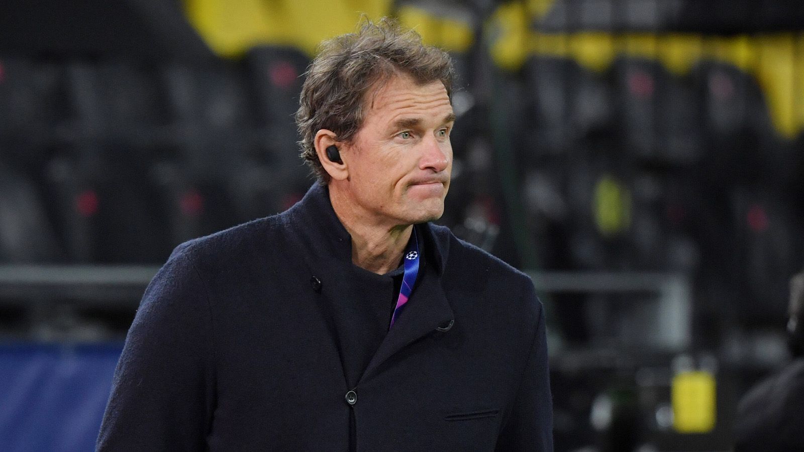 
                <strong>Jens Lehmann und der Rassismus-Skandal</strong><br>
                Als wäre bei Hertha BSC nicht schon genug Unruhe, holte man sich auch noch Jens Lehmann als Aufsichtsratsmitglied ins Boot. Aufgrund einer rassistischen Äußerung gegenüber Dennis Aogo, die Lehmann dem ehemaligen HSV-Spieler wohl versehentlich selbst zuschickte, wurde Lehmann umgehend von Windhorst aus dem Verein geschmissen und von seinen Tätigkeiten enthoben.
              