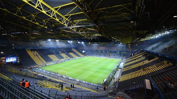 
                <strong>Vor Saisonstart: BVB baut Stadion aus</strong><br>
                Vor Saisonstart: Das größte Stadion der Bundesliga wird noch größer. Zur Saison 2015/16 erhöht Borussia Dortmund das Fassungsvermögen im Signal Iduna Park um rund 700 Plätze auf dann 81.359.
              