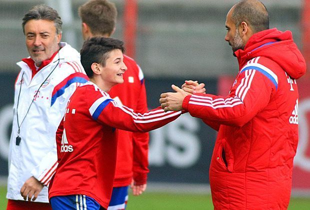 
                <strong>Ein 15-Jähriger trainiert mit den Bayern-Profis</strong><br>
                FCB-Trainer Pep Guardiola ließ nämlich einen 15(!)-Jährigen bei den Profis mittrainieren! Toni Trograncic kickt normalerweise in der U15 des deutschen Rekordmeisters und durfte nun erstmals etwas Profi-Luft schnuppern.
              