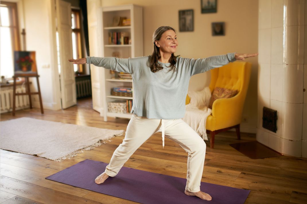 Auf anstrengende Workouts sollte man beim Fasten lieber verzichten. Ruhige Yoga-Einheiten und Stretching sind dagegen empfehlenswert.