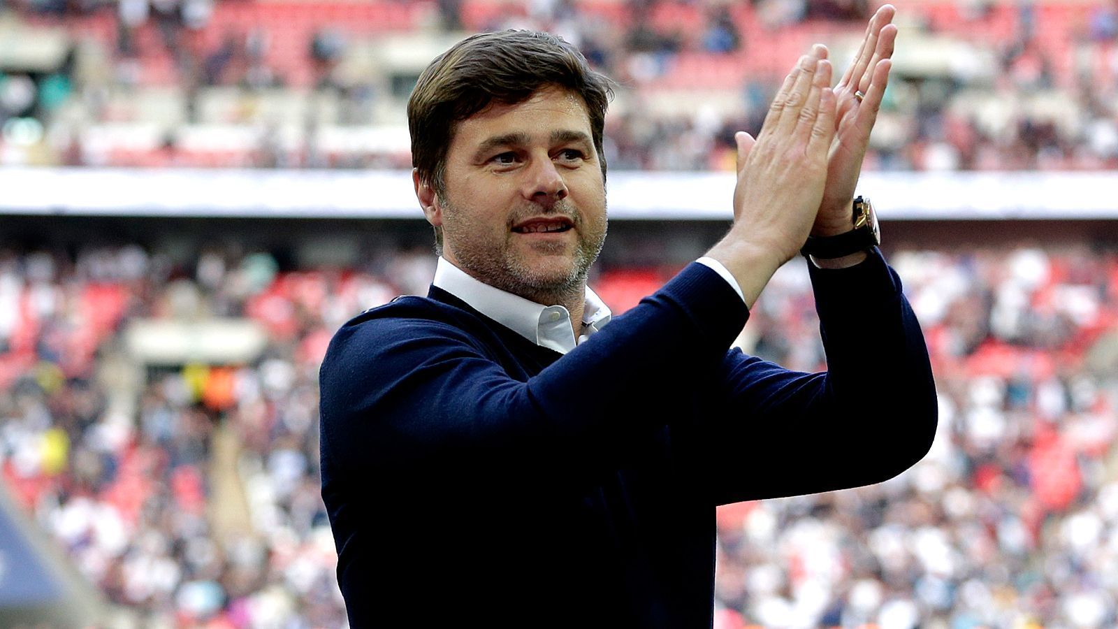 
                <strong>Mauricio Pochettino (Tottenham Hotspur)</strong><br>
                Spätestens nach der erneuten Qualifikation für die Champions League mit Tottenham Hotspur ist Mauricio Pochettino der Shootingstar der Trainergilde. Entsprechend wurde der Argentinier, der eine Vergangenheit als Spieler und Coach bei Espanyol Barcelona hat, schon mit so ziemlich jedem europäischen Topklub in Verbindung gebracht. Seinen Vertrag bei den "Spurs" hat Pochettino zwar gerade erst bis 2023 verlängert. Aber ob das Real wirklich abhalten könnte, Pochettino abzuwerben?
              