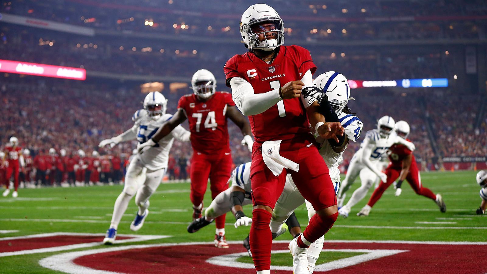 
                <strong>Arizona Cardinals </strong><br>
                &#x2022; Location: State Farm Stadium<br>&#x2022; Rookie-Start: 21. Juli<br>&#x2022; Restliche Spieler: 26. Juli<br>
              