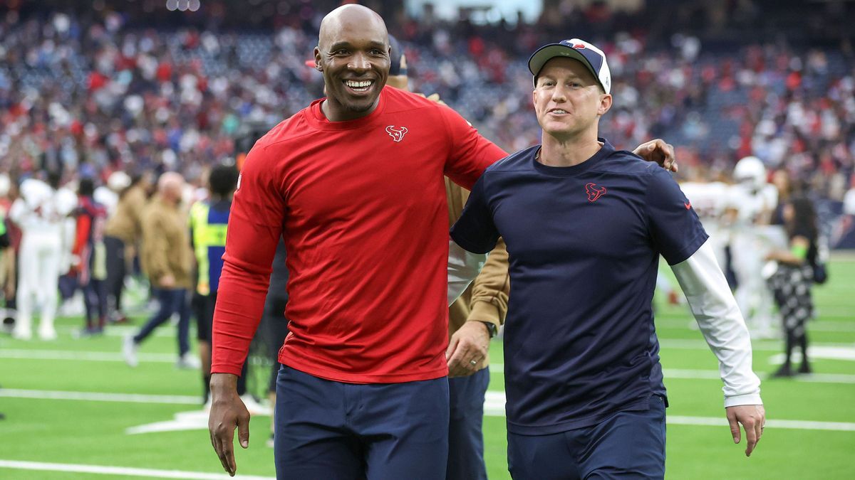 NFL, American Football Herren, USA Arizona Cardinals at Houston Texans Nov 19, 2023; Houston, Texas, USA; Houston Texans head coach DeMeco Ryans (left) and offensive coordinator Bobby Slowik walk o...