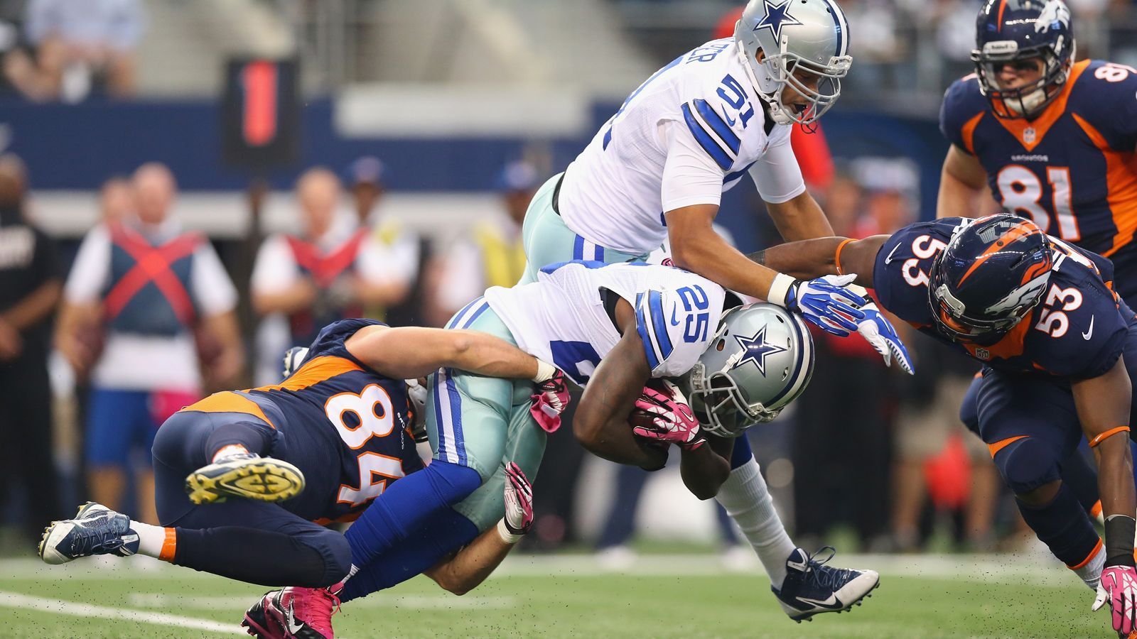 
                <strong>Platz 6 (geteilt): Denver Broncos vs. Dallas Cowboys 51:48</strong><br>
                Mit dem exakt gleichen Ergebnis endet 2013 das Duell zwischen den Denver Broncos und den Dallas Cowboys. Zwei Sekunden vor Schluss bringt ein 28-Yard-Field-Goal von Matt Prater den Broncos den Sieg.
              