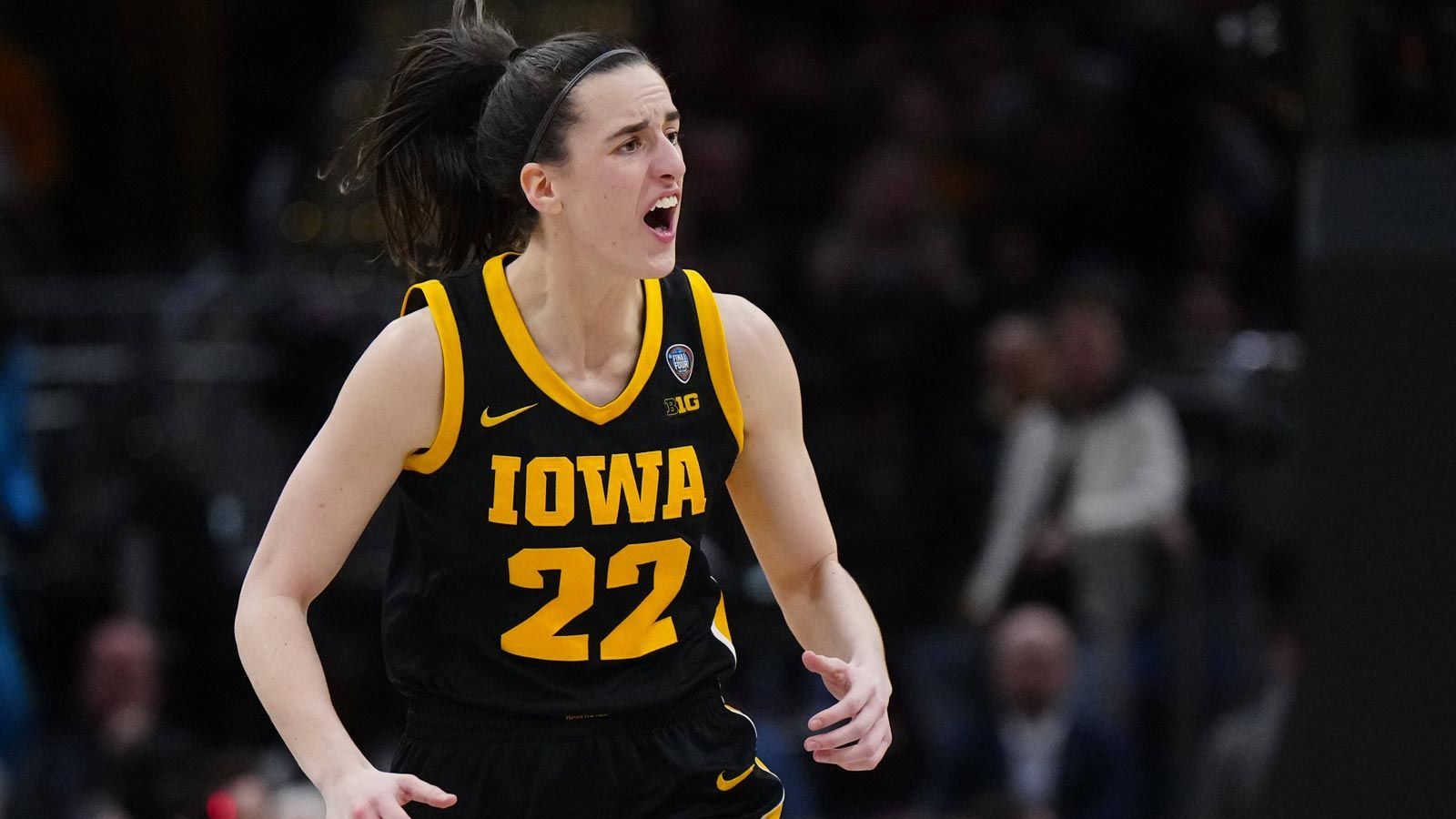 <strong>Hype um Caitlin Clark ungebrochen: Trikot-Rekord beim Draft </strong><br><a data-li-document-ref="360150" href="https://www.ran.de/sports/basketball/news/caitlin-clark-uebertragungs-wahnsinn-auch-in-der-wnba-360150">Rekord-Einschaltquoten am College</a>, 1. Pick im Draft und nun auch mit eigenem Trikotrekord: Caitlin Clark bestimmt den US-Basketball. Der neue Superstar der Indiana Fever stellte laut Sportartikelhändler "Fanatics" eine Bestmarke auf. Noch nie zuvor in der Unternehmensgeschichte&nbsp;wurden in der Draft-Nacht in sämtlichen Sportarten mehr Trikots verkauft.