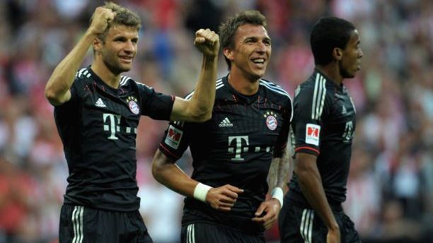 <strong>Tor Nummer 50 für den FC Bayern (12.08.2012)</strong><br>Im Finale des DFL-Supercups gelang Müller sein 50. Pflichtspiel-Tor für den FC Bayern München. In der 11. Minute traf er per Abstauber zum zwischenzeitlichen 2:0 für die Münchner. Dem BVB gelang noch der Anschlusstreffer durch Lewandowski, letztendlich konnte Bayern sich aber durchsetzen.
