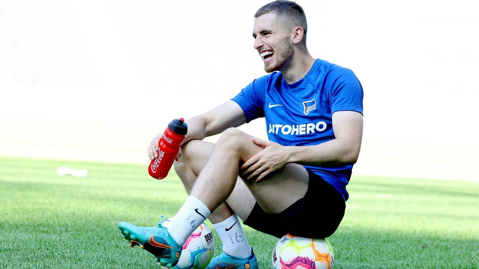 
                <strong>Hertha BSC</strong><br>
                Zugänge: Wilfried Kanga (Young Boys Bern), Jessic Ngankam (Greuther Fürth), Jean-Paul Boetius (1. FSV Mainz 05), Jonjoe Kenny (FC Everton), Filip Uremovic (Rubin Kazan), Agustin Rogel (Estudiantes), Ivan Sunjic (Birmingham City/Leihe), Julian Eitschberger und Derry Scherhant (eigene Jugend), Chidera Ejuke (ZSKA Moskau/Leihe), Jeesic Ngankam (Greuther Fürth), Deyovaiso Zeefuik (Blackburn Rovers/Rückkehrer), Dodi Lukebakio (VfL Wolfsburg/Rückkehrer)
              