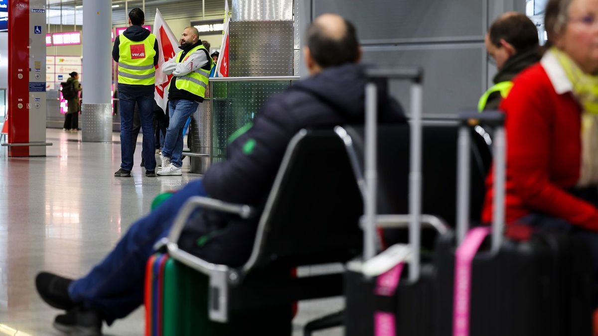 Verdi-Warnstreik am Flughafen Düsseldorf