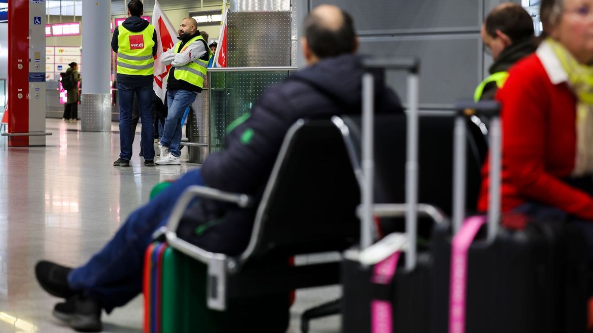 Verdi-Warnstreik am Flughafen Düsseldorf