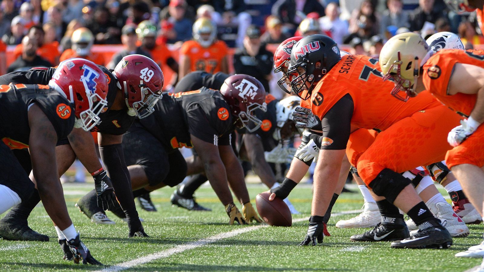 
                <strong>Senior Bowl: Diese Talente hinterließen Eindruck</strong><br>
                Der Senior Bowl ist für College-Spieler in ihrem Senior-Jahr eine schöne Möglichkeit, sich vor dem Draft über mehrere Tage zu präsentieren. Auch in diesem Jahr konnten sich Prospects in den Vordergrund spielen. ran.de mit einer Auswahl.
              