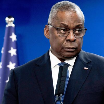 Lloyd Austin, Verteidigungsminister der USA, gibt nach einem Treffen mit dem israelischen Verteidigungsminister Gallant eine gemeinsame Erklärung zur israelischen Militäroperation im Gazastreifen ab. 