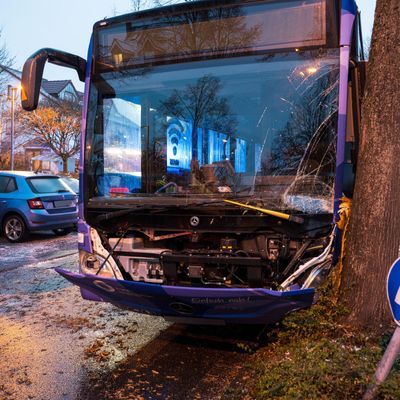 16 Verletzte bei Glätte-Unfall von Linienbus