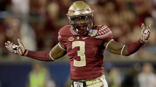 
                <strong>Derwin James (Safety) </strong><br>
                Derwin James wurde nach dieser Saison als All-American ausgezeichnet – und das nicht ohne Grund. 84 Tackles und ein Sack schinden Eindruck. Dazu kommen noch zwei Interceptions, von denen er eine zum Pick Six zurücktrug. Gut möglich, dass er Florida States Top Prospect in diesem Jahr wird.
              