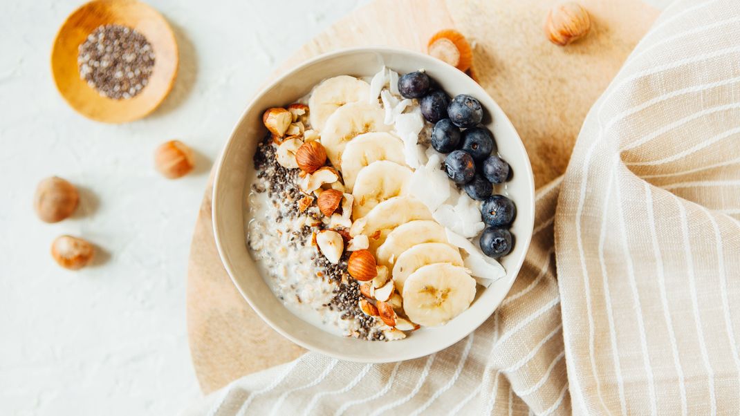 Besonders gesund mit frischen Früchten und knackigen Nüssen.