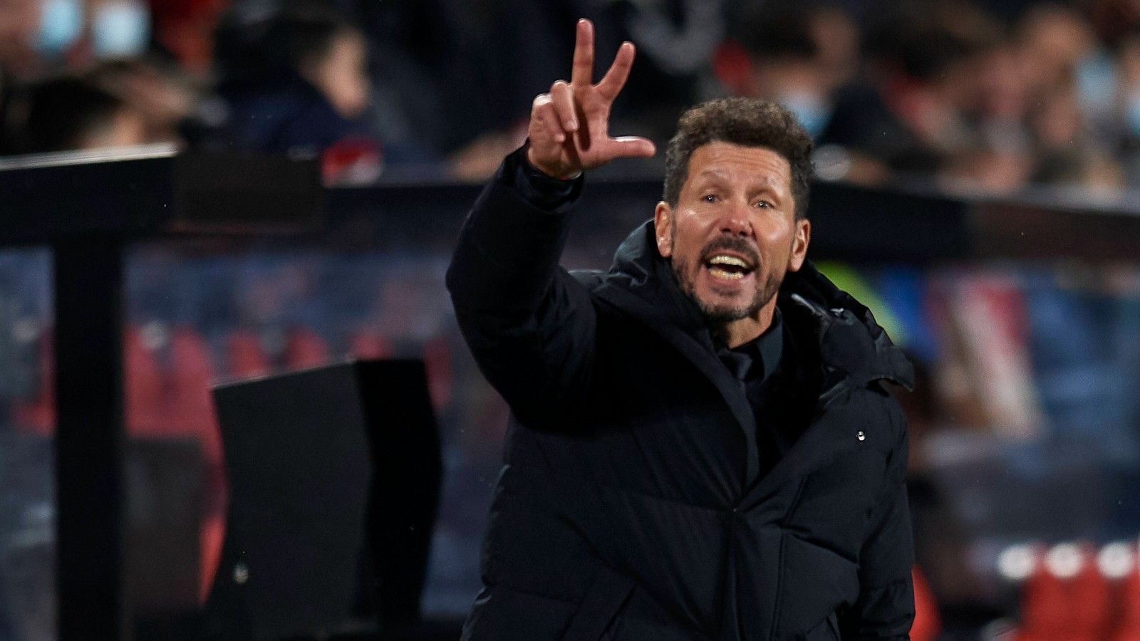 
                <strong>Platz 1: Diego Simeone (Atletico Madrid)</strong><br>
                Monatliches Gehalt brutto: 3,3 Millionen Euro -Jährliches Gehalt brutto: 39,6 Millionen Euro
              