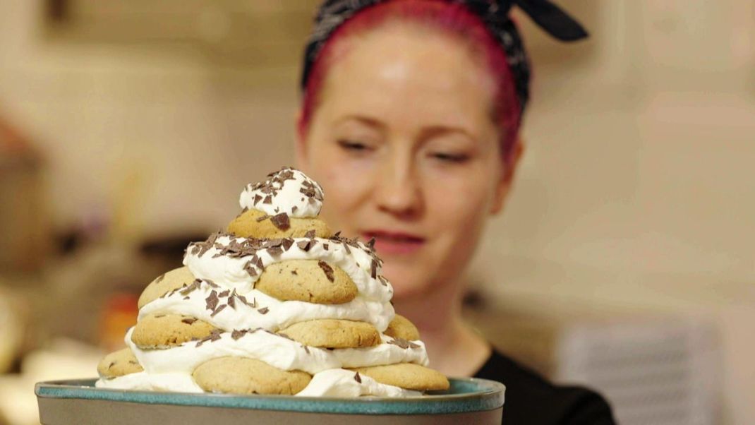 So lecker sieht der Cookie Cake aus. Lädt das nicht zum Reinbeißen ein?