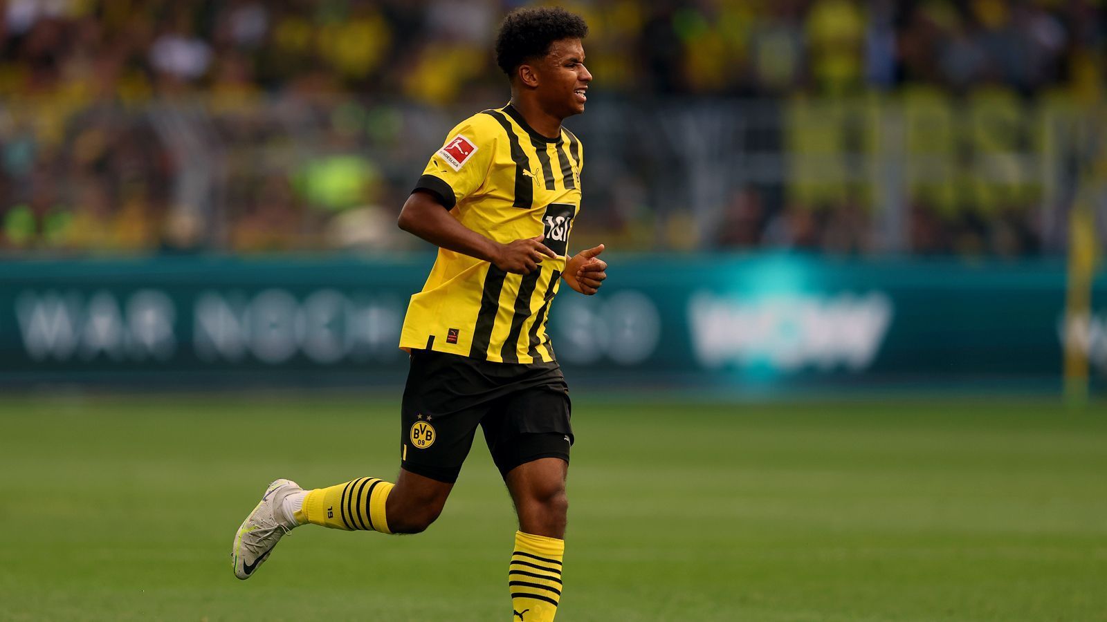 
                <strong>Karim Adeyemi (Borussia Dortmund)</strong><br>
                &#x2022; Vertrag bis: 30. Juni 2027 - <br>&#x2022; Alter: 20 Jahre - <br>&#x2022; Position: Mittelstürmer - <br>&#x2022; Nationalität: Deutschland/Nigeria<br>
              