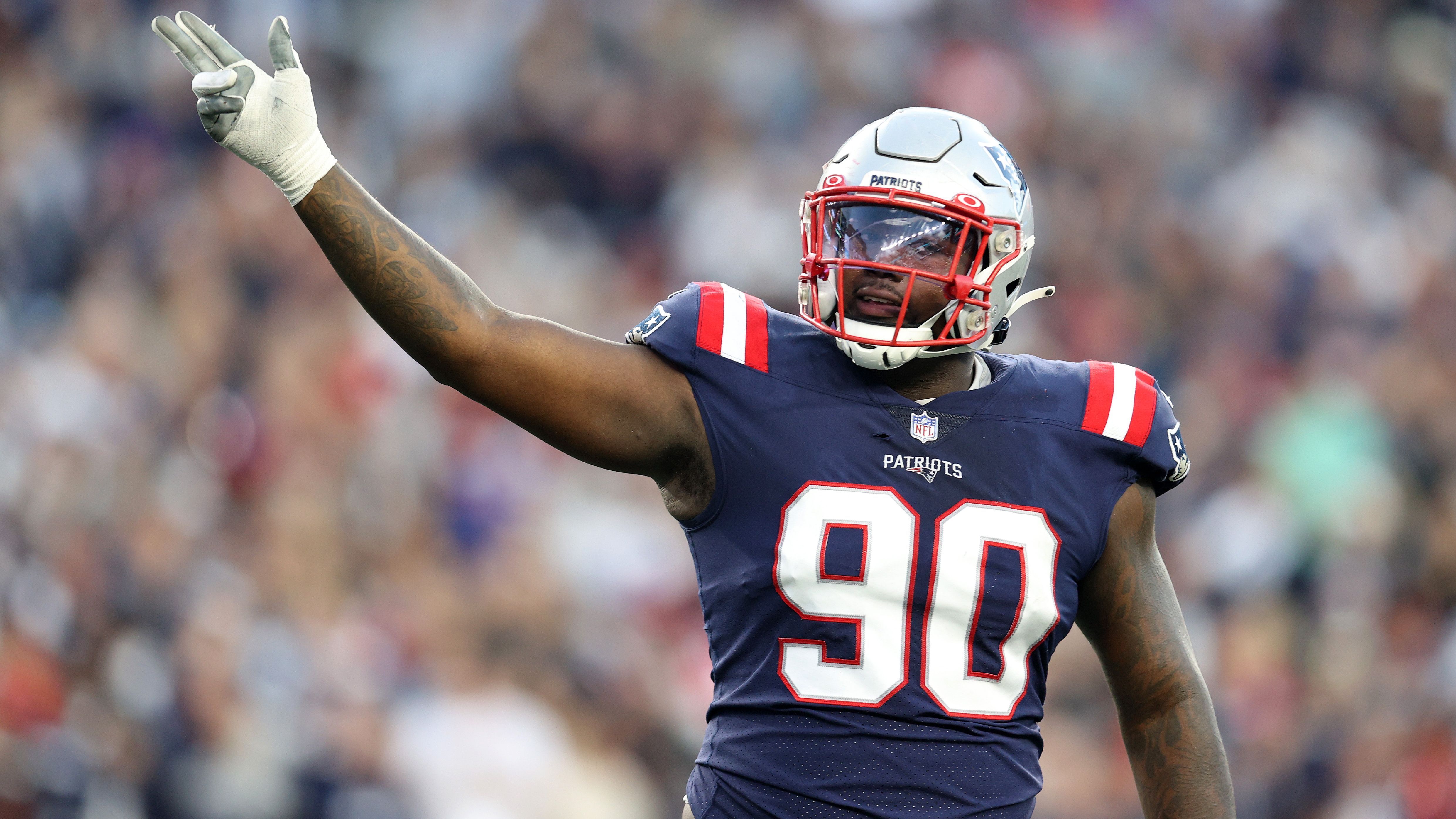 <strong>Christian Barmores Mega-Vertrag im Detail</strong><br>Die New England Patriots haben ihrem Defensive Tackle Christian Barmore einen Vierjahresvertrag über 83 Millionen Dollar gegeben. Damit ist er auf Platz sechs der bestbezahlten Defensive Tackles. <strong><em>ran</em></strong> zeigt, wie sich die Summe zusammensetzt - und wie Barmore noch mehr Kohle machen kann.