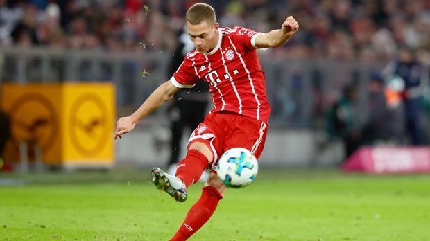 
                <strong>Rechtsverteidiger - Joshua Kimmich (FC Bayern München)</strong><br>
                Der deutsche Nationalspieler hat beim FC Bayern in der Hinrunde den Sprung geschafft. Joshua Kimmich ist nach dem Karriereende von Philipp Lahm als Rechtsverteidiger gesetzt und auf dieser Position auch nicht mehr wegzudenken. Der 22-Jährige kam in sämtlichen 17 Hinrunden-Spielen zum Einsatz und bereitete dabei immerhin sechs Treffer vor. Beim 5:0-Kantersieg am 8. Spieltag gegen Freiburg erzielte Kimmich zudem sein bislang einziges Saisontor.
              