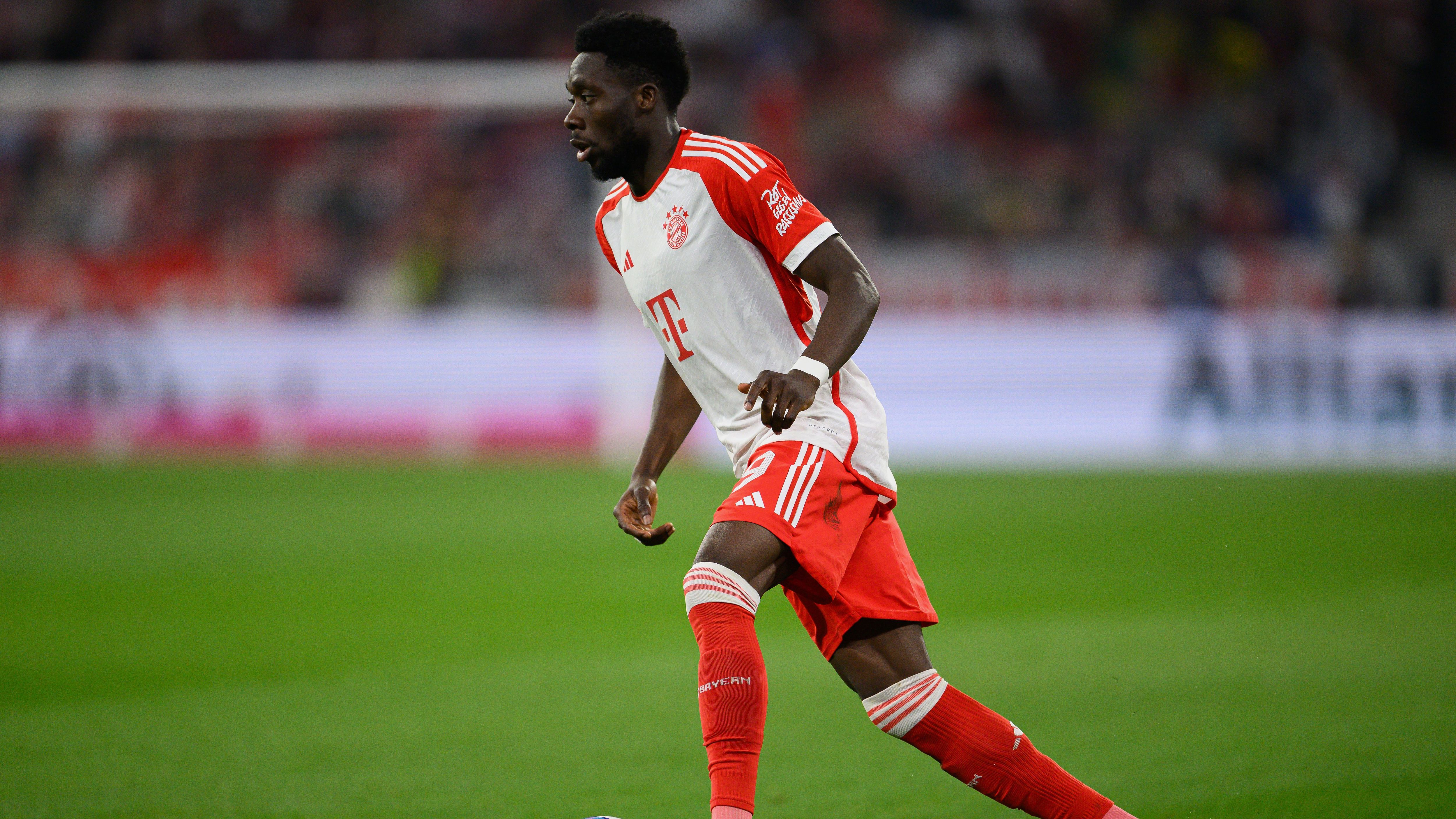 <strong>Alphonso Davies</strong><br>Der gegen Arsenal schwache Kanadier bleibt zunächst draußen, da er gegen Arsenal gelbgesperrt fehlen wird. Ersetzt dann ebenfalls nach 61 Minuten den enttäuschenden Mazraoui. Defensiv nicht gefordert, nach vorne mit einigen Vorstößen, die aber ohne Ergebnis bleiben. <strong><em>ran</em>-Note: 3</strong>