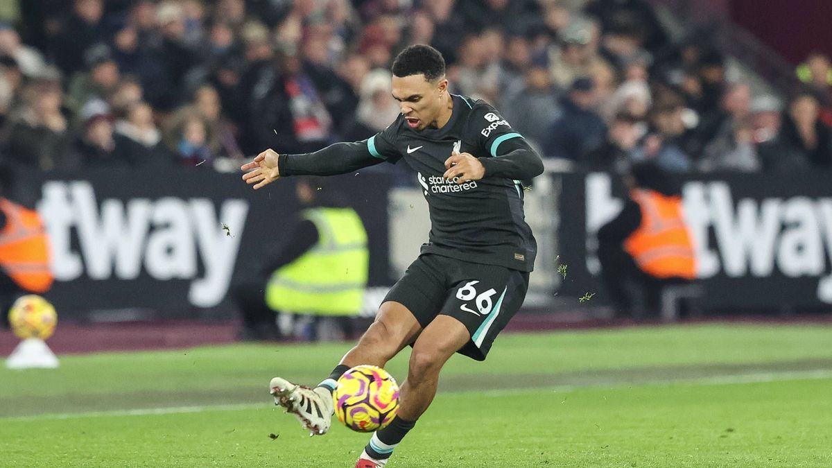 Premier League West Ham United v Liverpool Trent Alexander-Arnold of Liverpool crosses the ball during the Premier League match West Ham United vs Liverpool at London Stadium, London, United Kingdo...