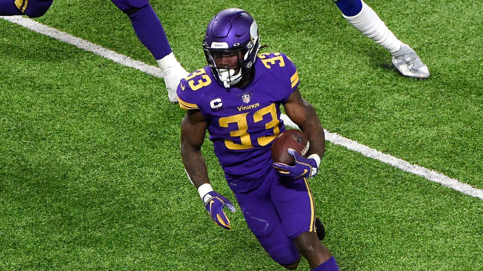 
                <strong>Offense: Running Backs</strong><br>
                Dalvin Cook, Minnesota Vikings (im Bild) - Alvin Kamara, New Orleans Saints - Aaron Jones, Green Bay Packers
              