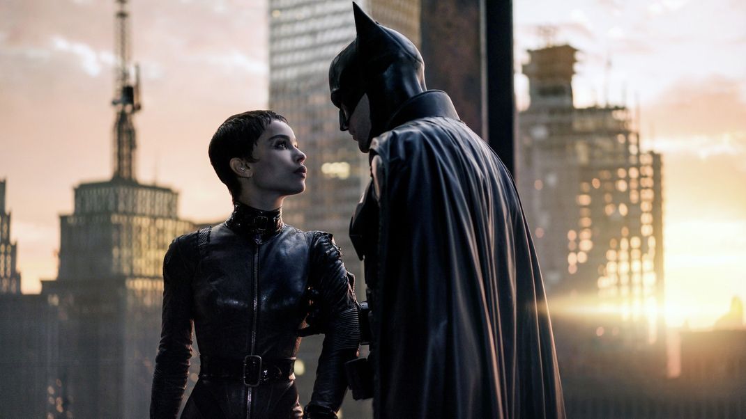 Zoë Kravitz in ihrer Rolle als Selina Kyle bzw. Catwoman an der Seite von Robert Pattinson als Batman.