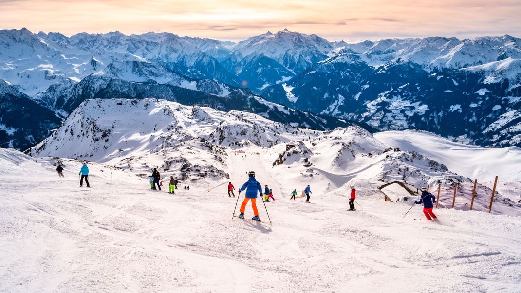 Auf einer Skipiste in Tirol ist es zu einem tödlichen Unfall gekommen. (Symbolbild)