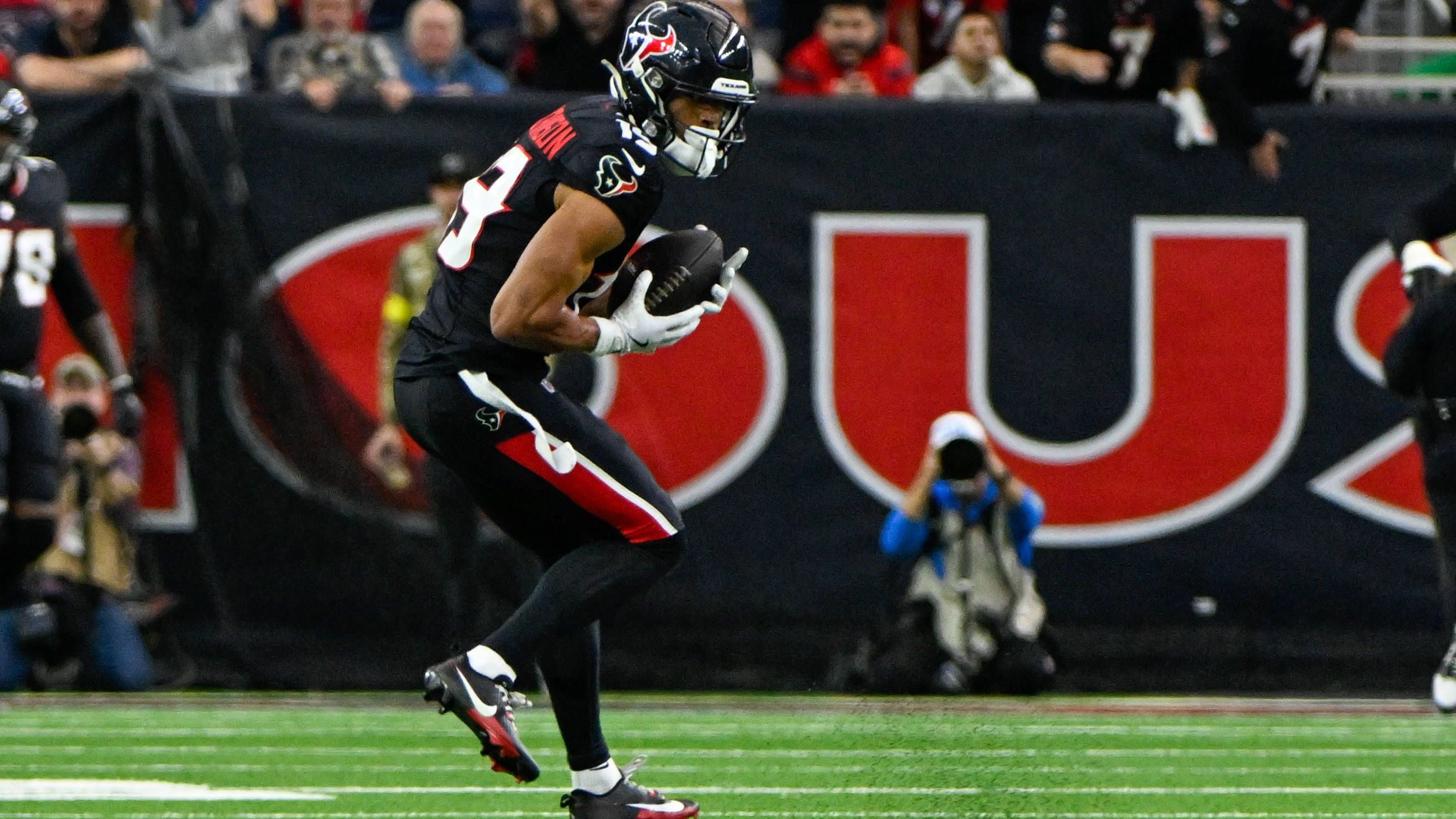 <strong>Houston Texans</strong><br>Der größte Punkt, der dagegen spricht: Da Divisionsduelle immens wichtig sind, zum Beispiel beim Tiebreaker für die Playoff-Qualifikation, würden die Colts dieses essenzielle Heimspiel kaum außerhalb vom Lucas Oil Stadium bestreiten.