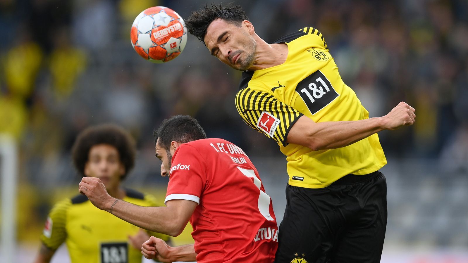 
                <strong>Mats Hummels</strong><br>
                Sein Fehlpass nach wenigen Sekunden führt beinahe zum Gegentor bei seinem Bundesliga-Startelfdebüt in dieser Saison. Ansonsten aber eine solide Vorstellung des Routiniers, der vor allem defensiv den Laden zusammenhält. Sieht allerdings Gelb nach einem rüden Foul. ran-Note: 4
              