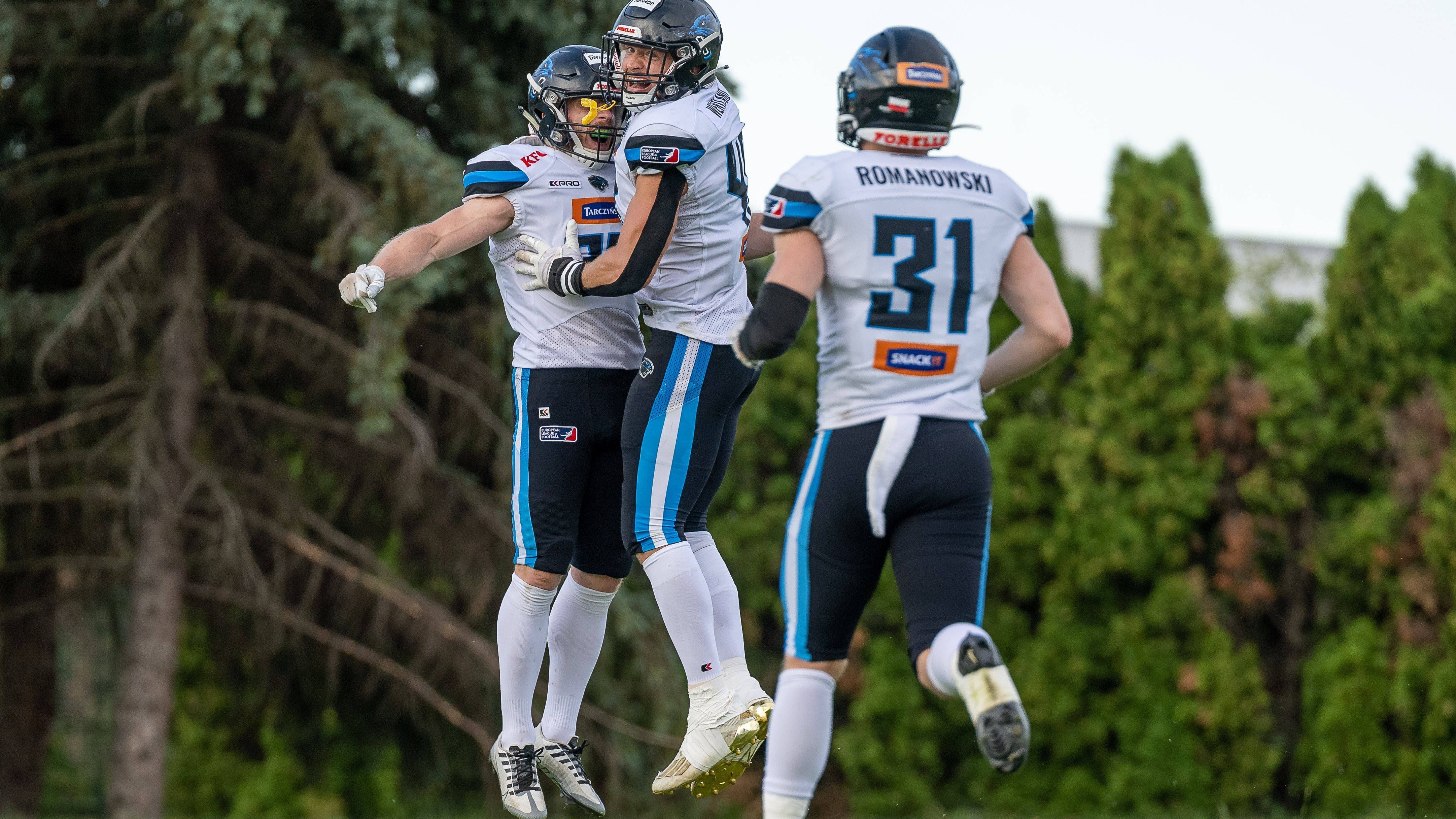 <strong>5. Panthers Wroclaw</strong> (letzte Woche: 6.) ...mit A.J. Wentland und Solomon Brown haben die Panthers vielleicht das beste defensive Import-Duo der Liga. Beide Linebacker sind absolute Difference-Maker und können mit einem defensiven Big Play das Spiel auf den Kopf stellen. Die Panthers sind ein Team, das an einem guten Tag jedem Team ein Bein stellen kann. Auch Stuttgart? <a href="https://www.ran.de/sports/american-football/european-league-of-football/livestreams/elf-playoffs-wildcard-weekend-wroclaw-panthers-at-stuttgart-surge-live-auf-prosieben-maxx-und-im-livestream-auf-rande-84637">(So., 15 live auf P7 MAXX, JOYN und ran.de)</a>